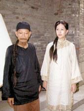 美女扒开尿口的视频